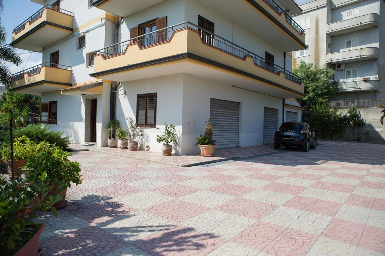 Appartamenti Giusi Con Giardino O Veranda Madonna della Catena Ngoại thất bức ảnh