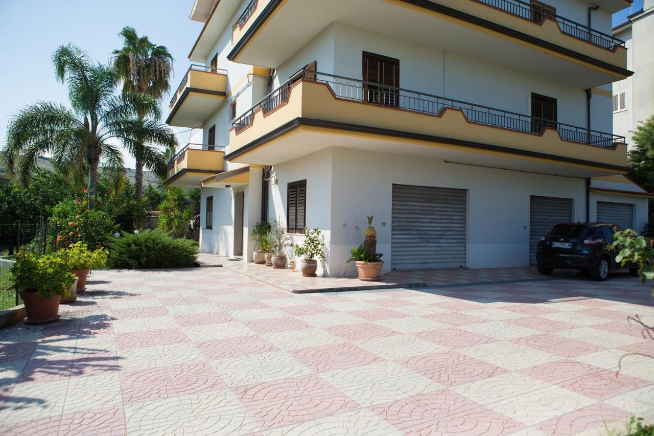 Appartamenti Giusi Con Giardino O Veranda Madonna della Catena Ngoại thất bức ảnh